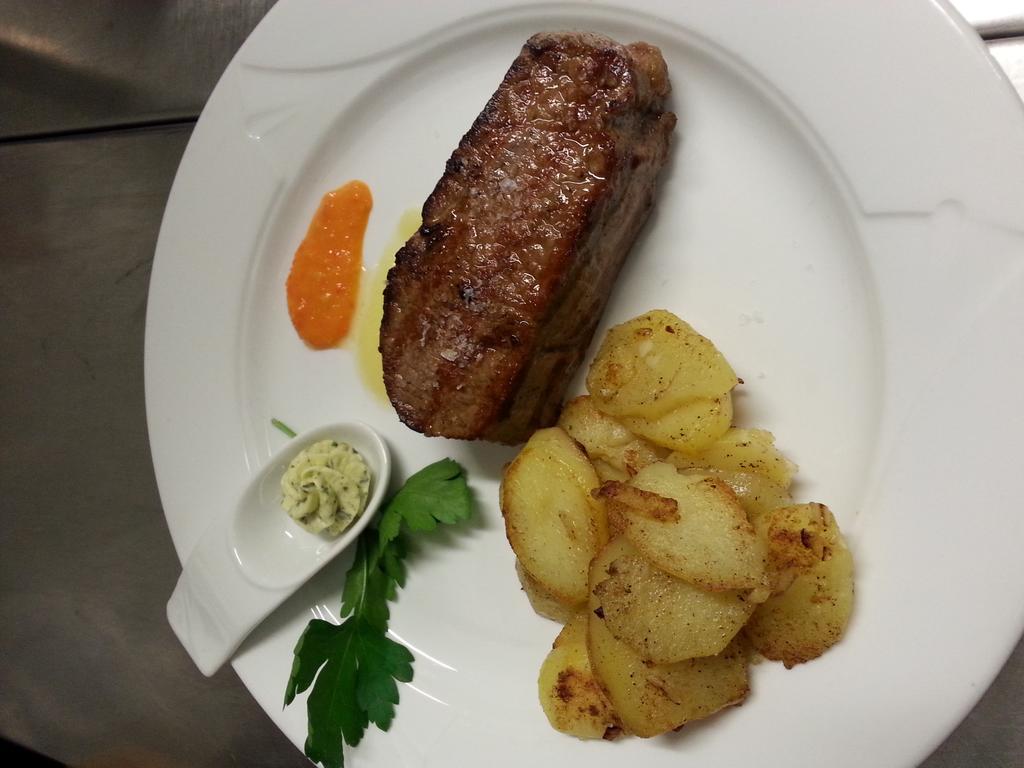 Hotel Restaurant Zunftstube Saarburg Bagian luar foto